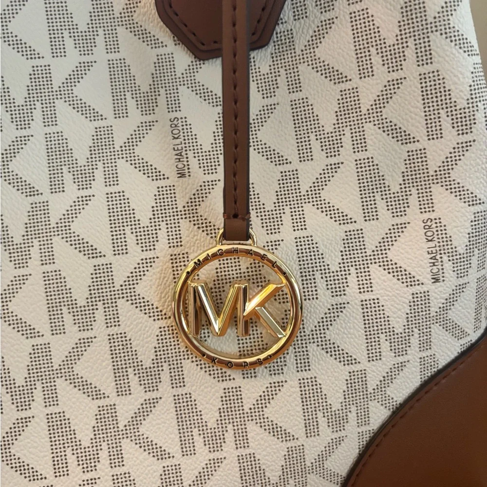 NWT Michael Kors Cream and Brown Logo Tote With Crossbody Strap - Picture 3 of 8